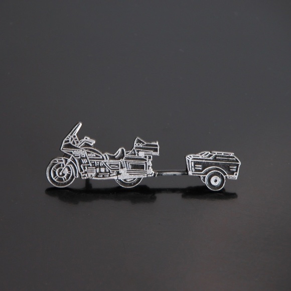 Biker Hat Lapel Pin Rally Wagon Motorcycle Traile - Picture 1 of 2